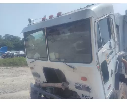 PETERBILT 320 CAB