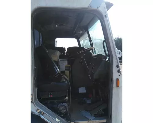 PETERBILT 320 CAB