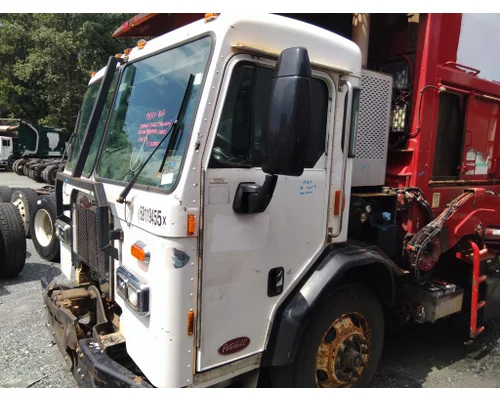 PETERBILT 320 CAB