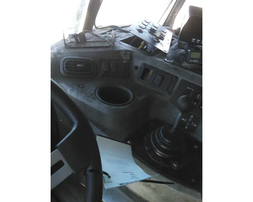 PETERBILT 320 CAB