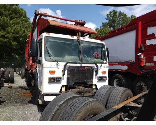 PETERBILT 320 CAB