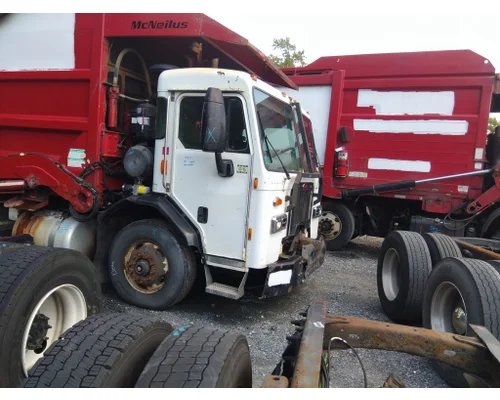 PETERBILT 320 CAB
