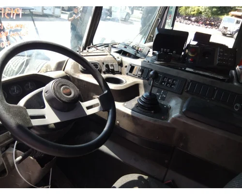 PETERBILT 320 CAB