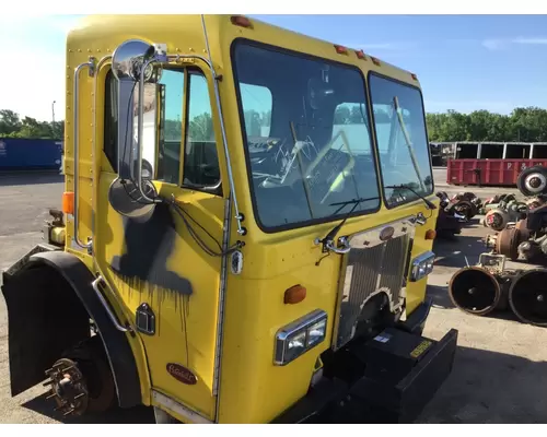 PETERBILT 320 CAB