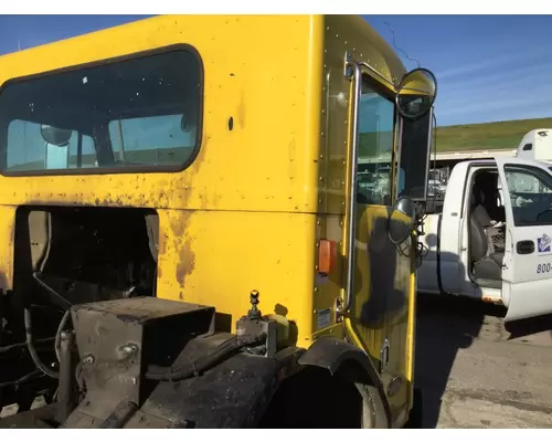 PETERBILT 320 CAB