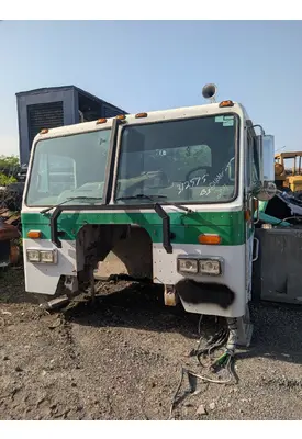 PETERBILT 320 Cab Clip