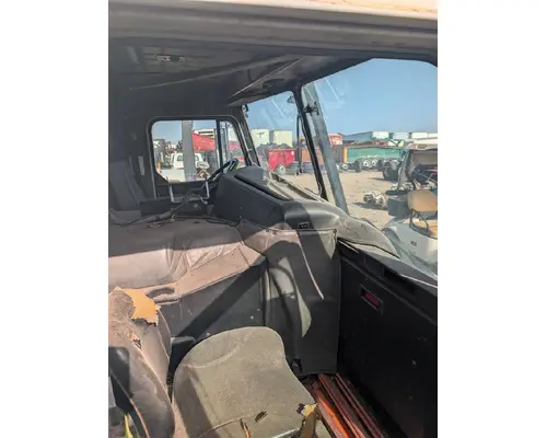 PETERBILT 320 Cab Clip