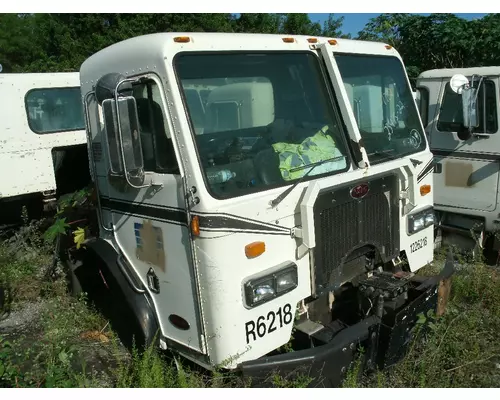 PETERBILT 320 Cab Clip