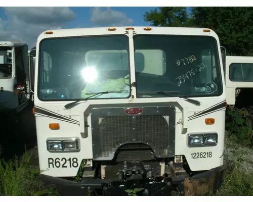 PETERBILT 320 Cab Clip