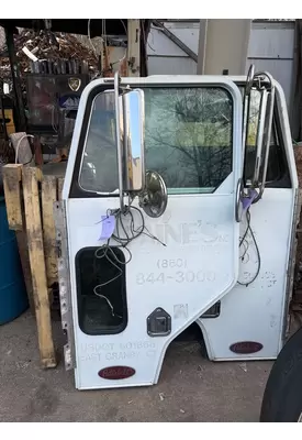 PETERBILT 320 Door Assembly, Front