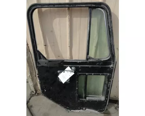 PETERBILT 320 Door Assembly, Front