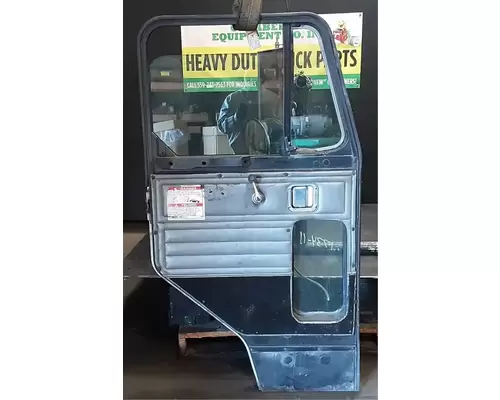 PETERBILT 320 Door Assembly, Front