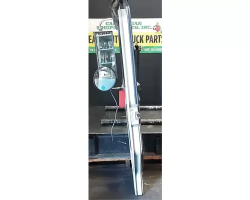 PETERBILT 320 Door Assembly, Front