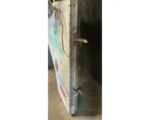 PETERBILT 320 Door Assembly, Front