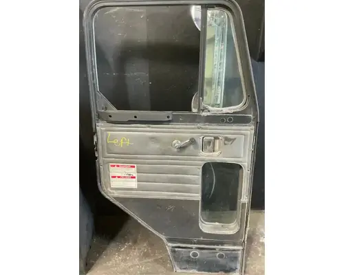 PETERBILT 320 Door Assembly, Front