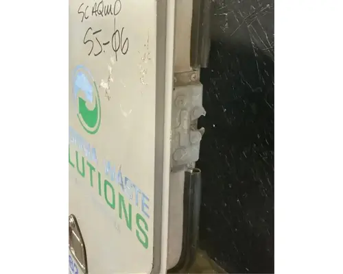 PETERBILT 320 Door Assembly, Front