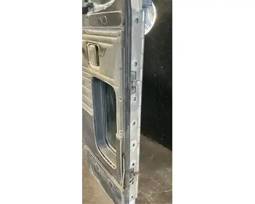 PETERBILT 320 Door Assembly, Front