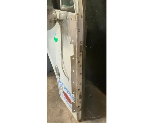 PETERBILT 320 Door Assembly, Front