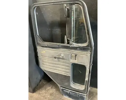 PETERBILT 320 Door Assembly, Front