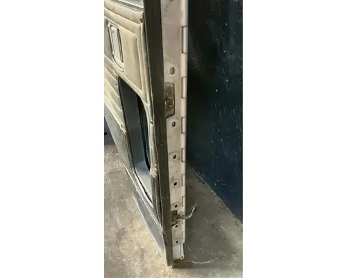 PETERBILT 320 Door Assembly, Front