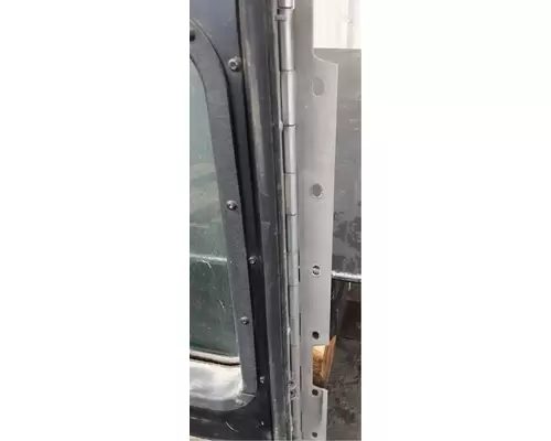 PETERBILT 320 Door Assembly, Front