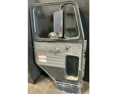 PETERBILT 320 Door Assembly, Front