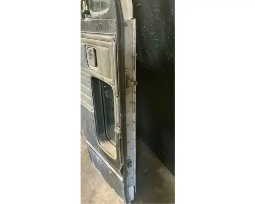 PETERBILT 320 Door Assembly, Front