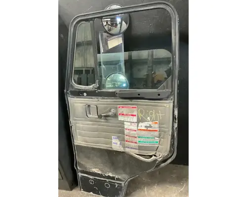 PETERBILT 320 Door Assembly, Front