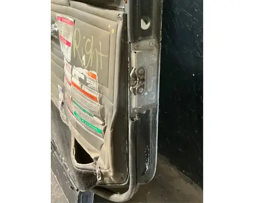 PETERBILT 320 Door Assembly, Front