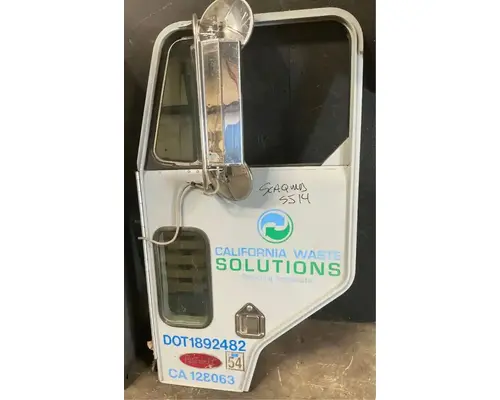 PETERBILT 320 Door Assembly, Front