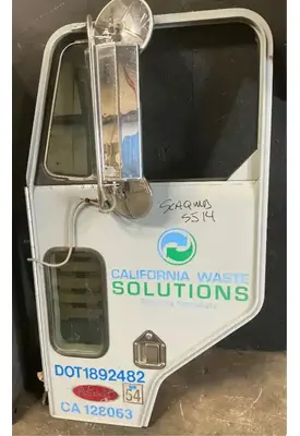 PETERBILT 320 Door Assembly, Front