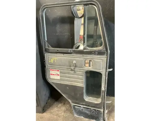 PETERBILT 320 Door Assembly, Front