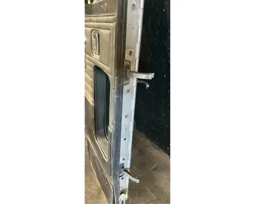 PETERBILT 320 Door Assembly, Front