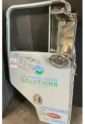 PETERBILT 320 Door Assembly, Front