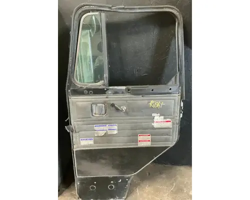 PETERBILT 320 Door Assembly, Front