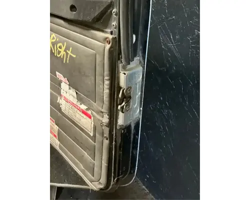 PETERBILT 320 Door Assembly, Front