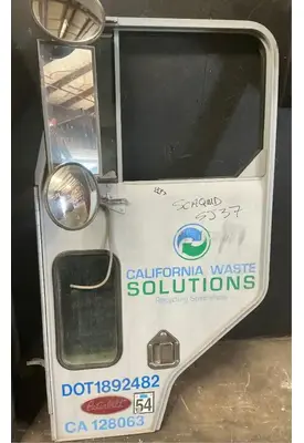 PETERBILT 320 Door Assembly, Front