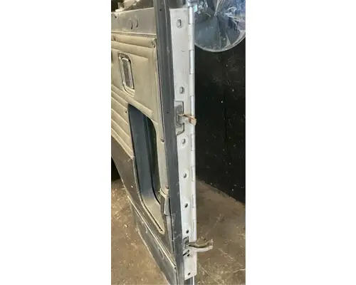 PETERBILT 320 Door Assembly, Front