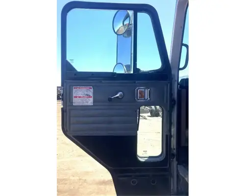 PETERBILT 320 Door Assembly, Front