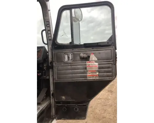 PETERBILT 320 Door Assembly, Front