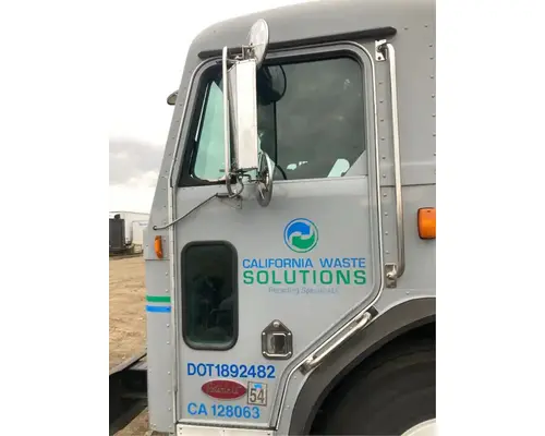 PETERBILT 320 Door Assembly, Front