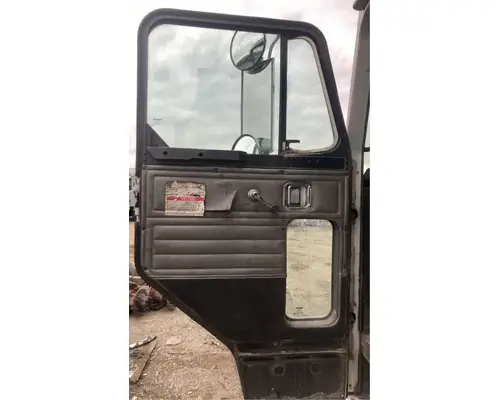 PETERBILT 320 Door Assembly, Front