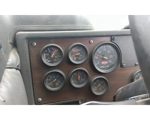 PETERBILT 320 GAUGE CLUSTER