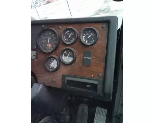 PETERBILT 320 GAUGE CLUSTER