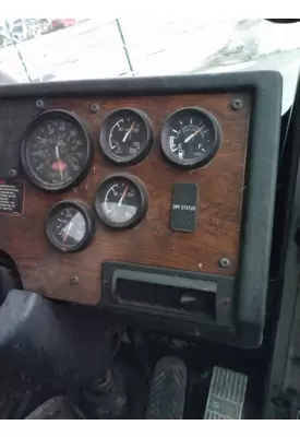 PETERBILT 320 GAUGE CLUSTER