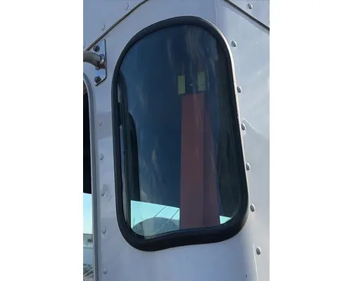 PETERBILT 320 GLASS, BACK