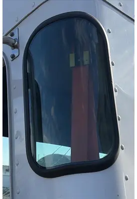PETERBILT 320 GLASS, BACK