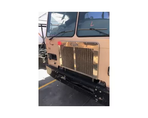 PETERBILT 320 Grille