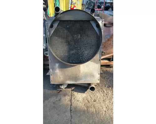 PETERBILT 320 Radiator