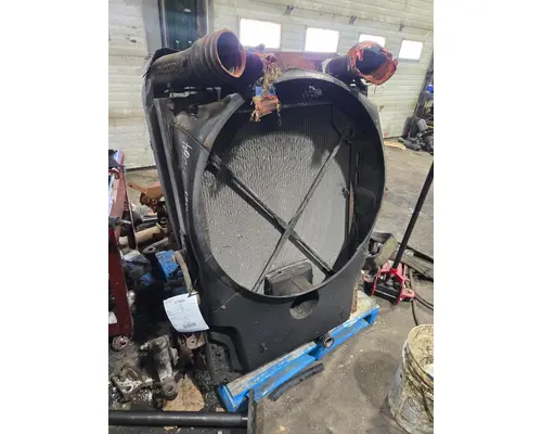 PETERBILT 320 Radiator